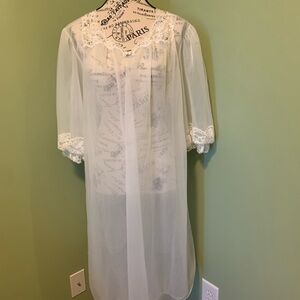 Vintage 1960s Vanity Fair Sheer White Nylon Lace Robe